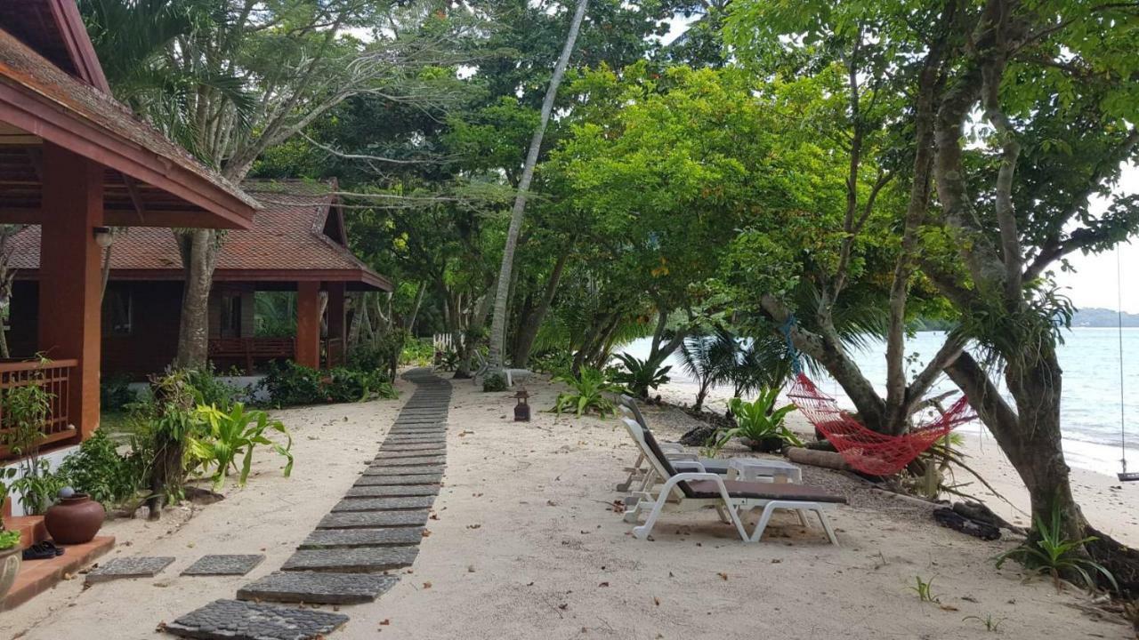 Baan Mai Beachfront Lone Island Phuket Exterior foto