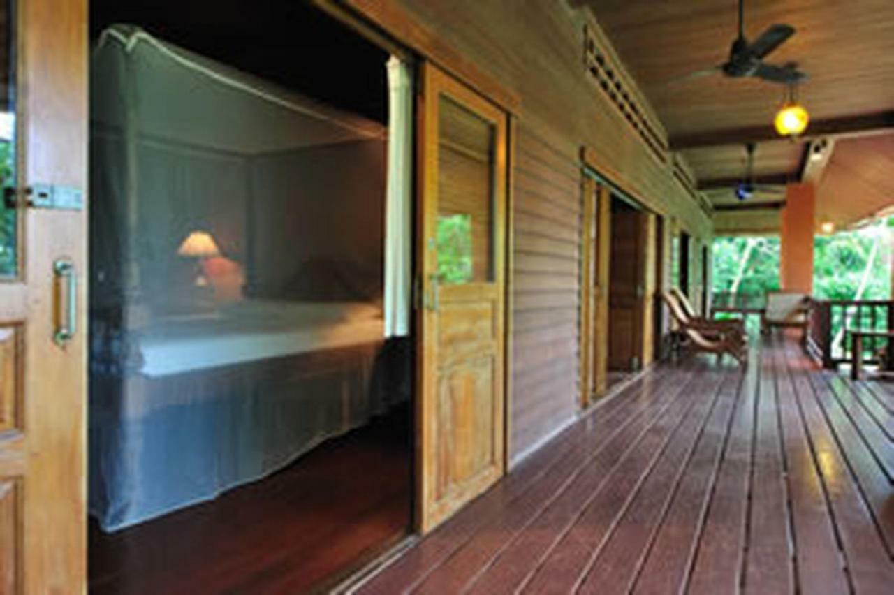 Baan Mai Beachfront Lone Island Phuket Exterior foto
