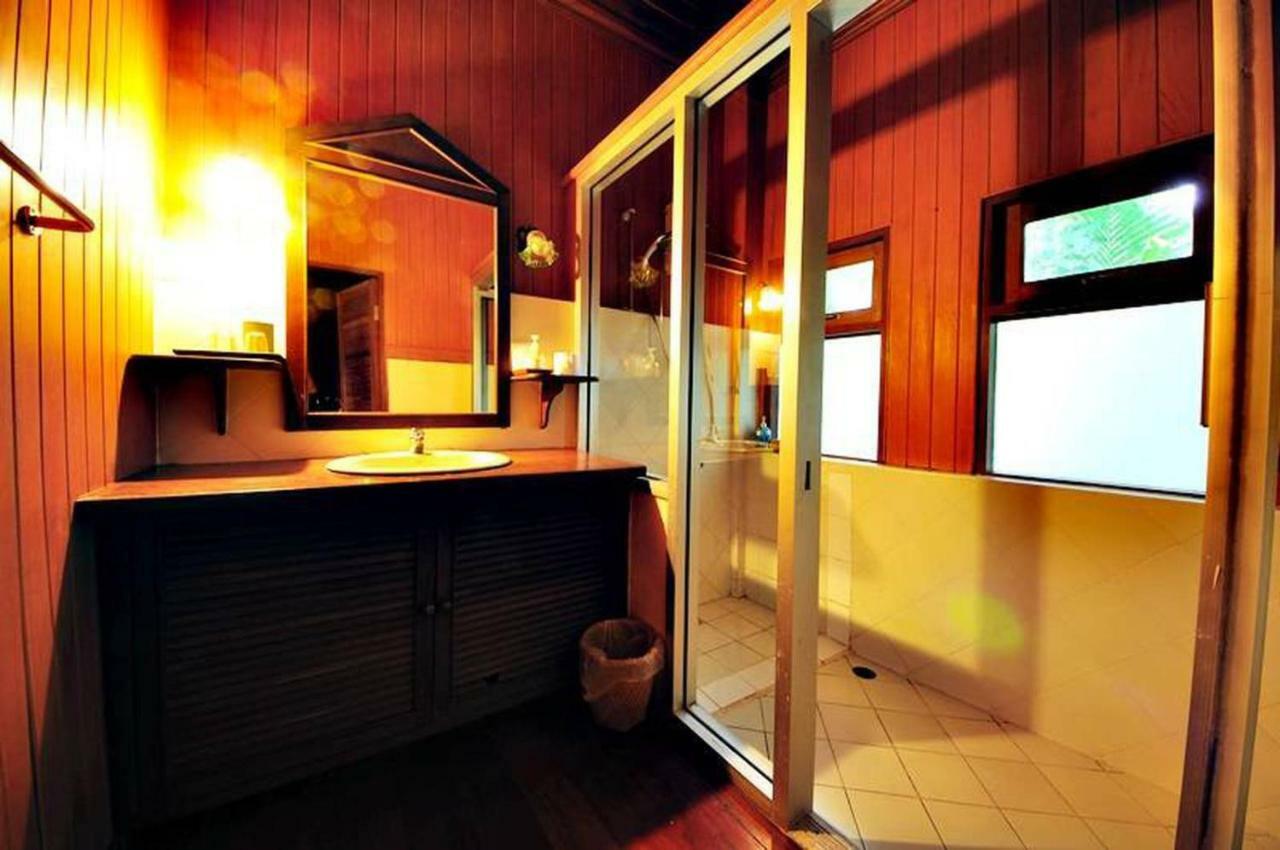 Baan Mai Beachfront Lone Island Phuket Exterior foto