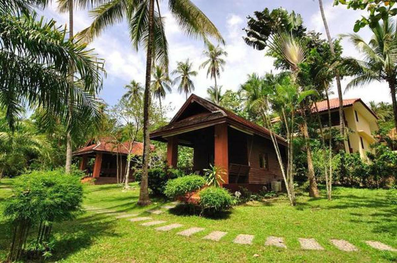 Baan Mai Beachfront Lone Island Phuket Exterior foto