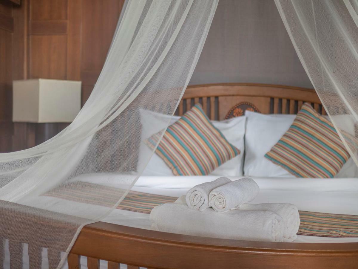 Baan Mai Beachfront Lone Island Phuket Exterior foto