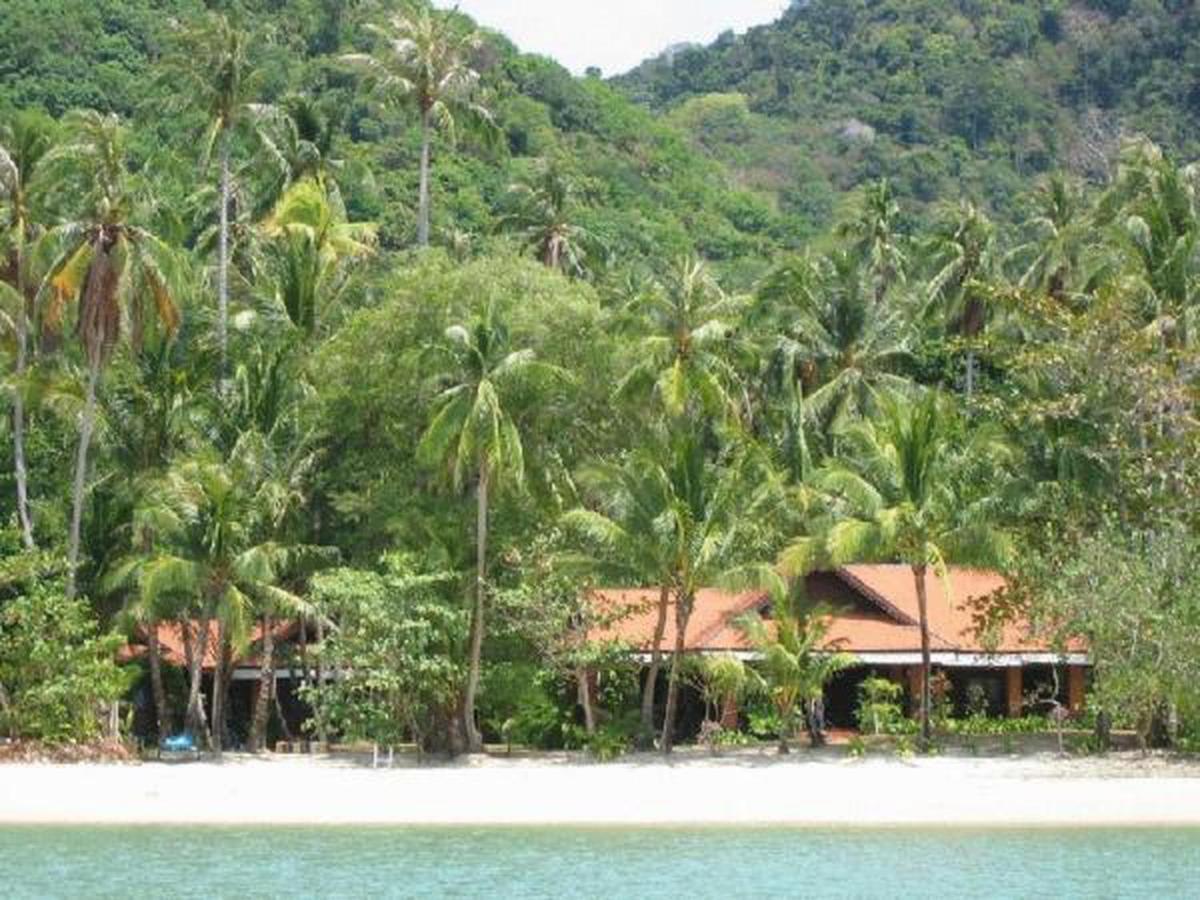 Baan Mai Beachfront Lone Island Phuket Exterior foto